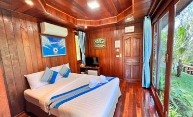 Best Reviewed Excellent Resort Located by the Water near Bangkok for Sale