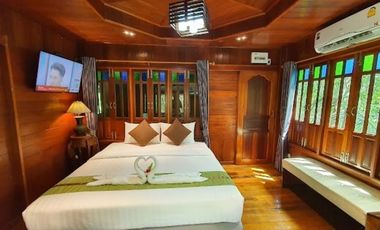 Best Reviewed Excellent Resort Located by the Water near Bangkok for Sale