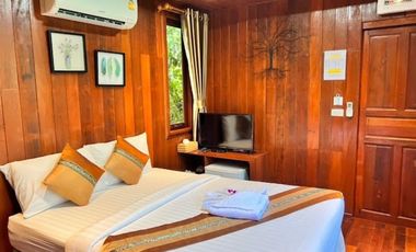 Best Reviewed Excellent Resort Located by the Water near Bangkok for Sale