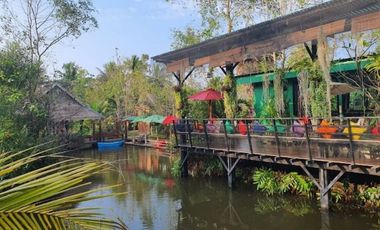 Best Reviewed Excellent Resort Located by the Water near Bangkok for Sale
