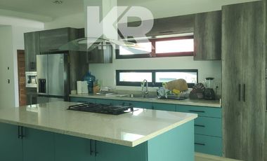 CASA MINIMALISTA EN VENTA AMUEBLADA