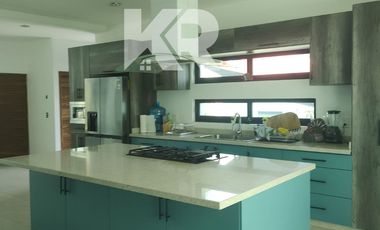 CASA MINIMALISTA EN VENTA AMUEBLADA