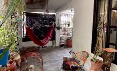 CASA ESQUINERA TRES PISIOS