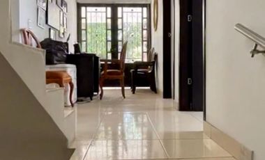 CASA ESQUINERA TRES PISIOS