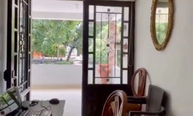 CASA ESQUINERA TRES PISIOS