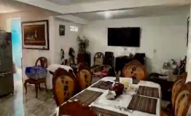 CASA ESQUINERA TRES PISIOS