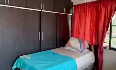 CASA ESQUINERA TRES PISIOS