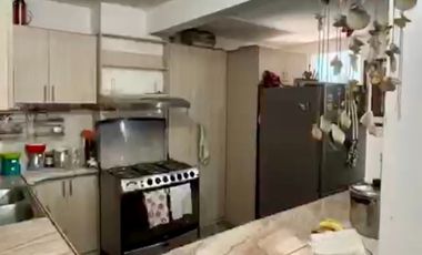 CASA ESQUINERA TRES PISIOS