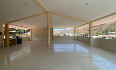 SE VENDE PROPIEDAD, CON PISCINA, Y PISTA DE BAILE
