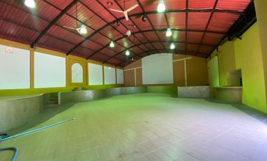 SE VENDE PROPIEDAD, CON PISCINA, Y PISTA DE BAILE