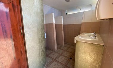 SE VENDE PROPIEDAD, CON PISCINA, Y PISTA DE BAILE