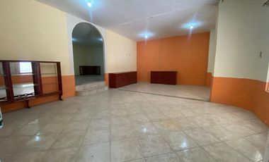 SE VENDE PROPIEDAD, CON PISCINA, Y PISTA DE BAILE