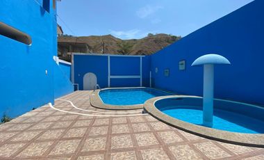 SE VENDE PROPIEDAD, CON PISCINA, Y PISTA DE BAILE
