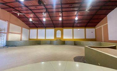 SE VENDE PROPIEDAD, CON PISCINA, Y PISTA DE BAILE