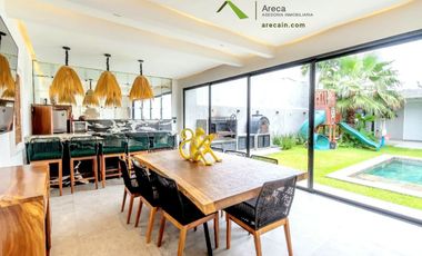 En VENTA Residencia con Alberca en el Fracc. Reforma