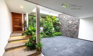 En VENTA Residencia con Alberca en el Fracc. Reforma
