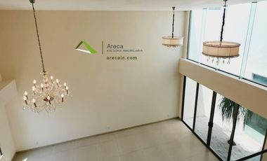 Casa Residencial con Alberca en VENTA en Palmas Green