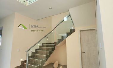 Casa Residencial con Alberca en VENTA en Palmas Green