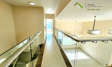 Casa Residencial con Alberca en VENTA en Palmas Green