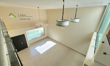 Casa Residencial con Alberca en VENTA en Palmas Green