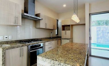 Casa Residencial con Alberca en VENTA en Palmas Green