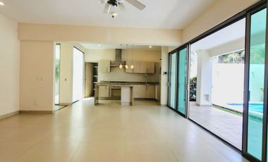 Casa Residencial con Alberca en VENTA en Palmas Green