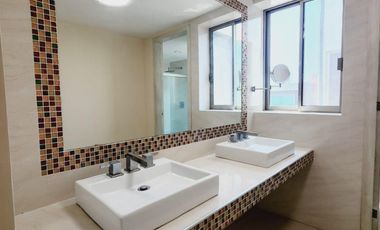 Casa Residencial con Alberca en VENTA en Palmas Green