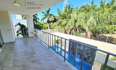 Casa Residencial con Alberca en VENTA en Palmas Green