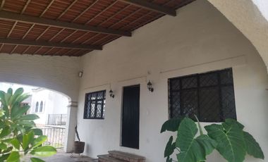 Quinta con capilla, terraza techada a pie de cerro