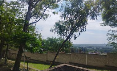 Quinta con capilla, terraza techada a pie de cerro