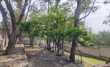 Quinta con capilla, terraza techada a pie de cerro