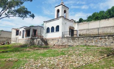 Quinta con capilla, terraza techada a pie de cerro