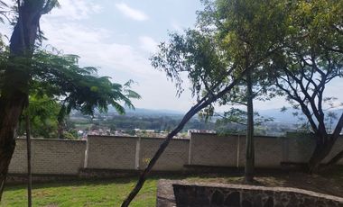 Quinta con capilla, terraza techada a pie de cerro