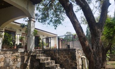 Quinta con capilla, terraza techada a pie de cerro