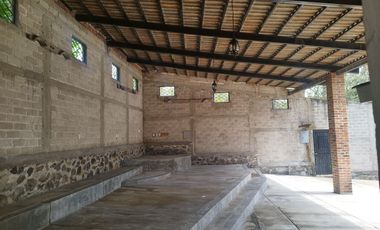 Quinta con capilla, terraza techada a pie de cerro