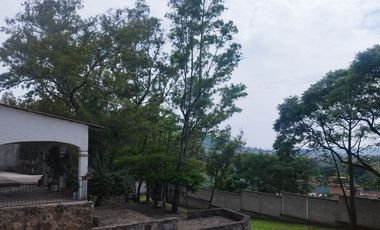 Quinta con capilla, terraza techada a pie de cerro