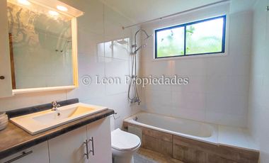 Leon Propiedades vende casa en condominio Valle los Naranjos, Curacaví.