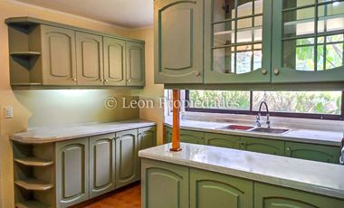 Leon Propiedades vende casa en condominio Valle los Naranjos, Curacaví.