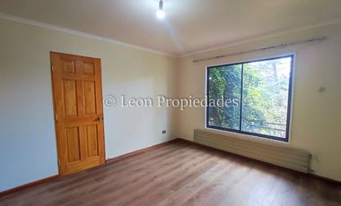 Leon Propiedades vende casa en condominio Valle los Naranjos, Curacaví.