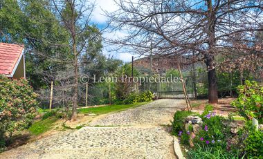 Leon Propiedades vende casa en condominio Valle los Naranjos, Curacaví.