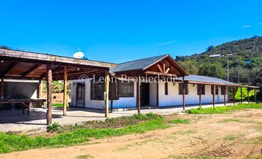 Leon Propiedades vende hermosa parcela de 2ha, con 2 casas en condominio el Mauco, Curacaví