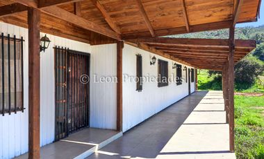 Leon Propiedades vende hermosa parcela de 2ha, con 2 casas en condominio el Mauco, Curacaví