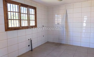 Leon Propiedades vende hermosa parcela de 2ha, con 2 casas en condominio el Mauco, Curacaví