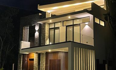Casa en venta en Playa del Carmen - 5 habitaciones y alberca privada