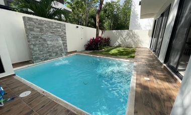 Casa en venta en Playa del Carmen - 5 habitaciones y alberca privada