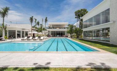 Villa con jardín Terraza y Casa club con muchas amenidades, en venta, Mayakoba, Playa del Carmen.