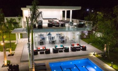 Villa con jardín Terraza y Casa club con muchas amenidades, en venta, Mayakoba, Playa del Carmen.