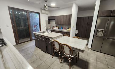 Samborondon, Alquilo Hermosa Casa con Piscina