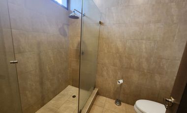 Samborondon, Alquilo Hermosa Casa con Piscina