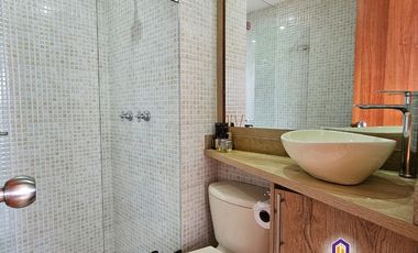 Apartamento dúplex de 3 alcobas en venta. Medellín - El Poblado Los Balsos